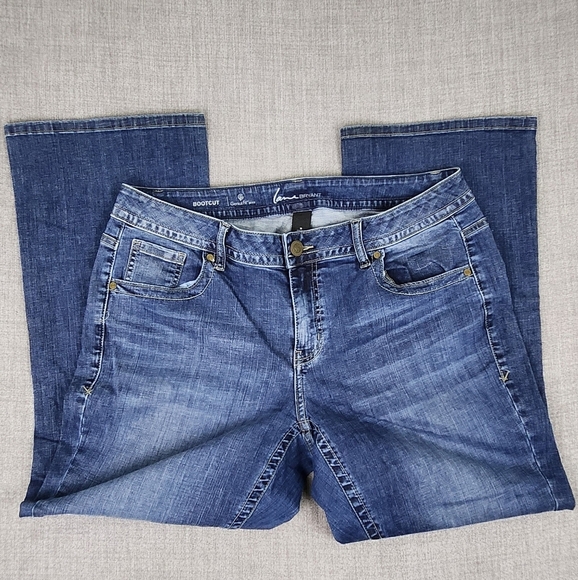 Lane Bryant Bootcut Stretch Denim Blue Jeans Short 28in Inseam - Picture 2 of 10